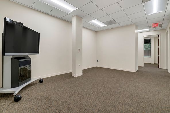 106 Catoctin Cir SE, Leesburg, VA 20175